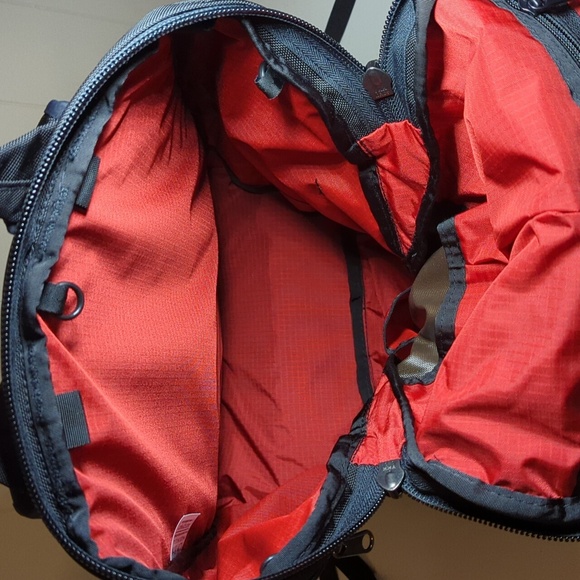 TOM BIHN Smart Alec in Ursa 525 Ballistic / Sangria 210 Cerylon - Picture 5 of 7